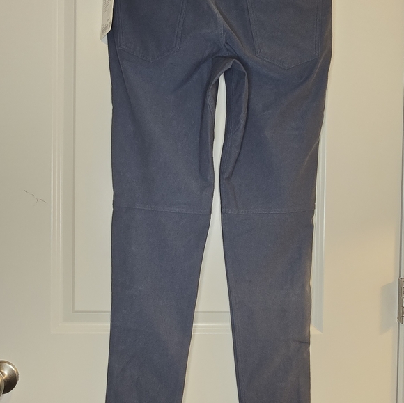 Lululemon ABC - Picture 8 of 8